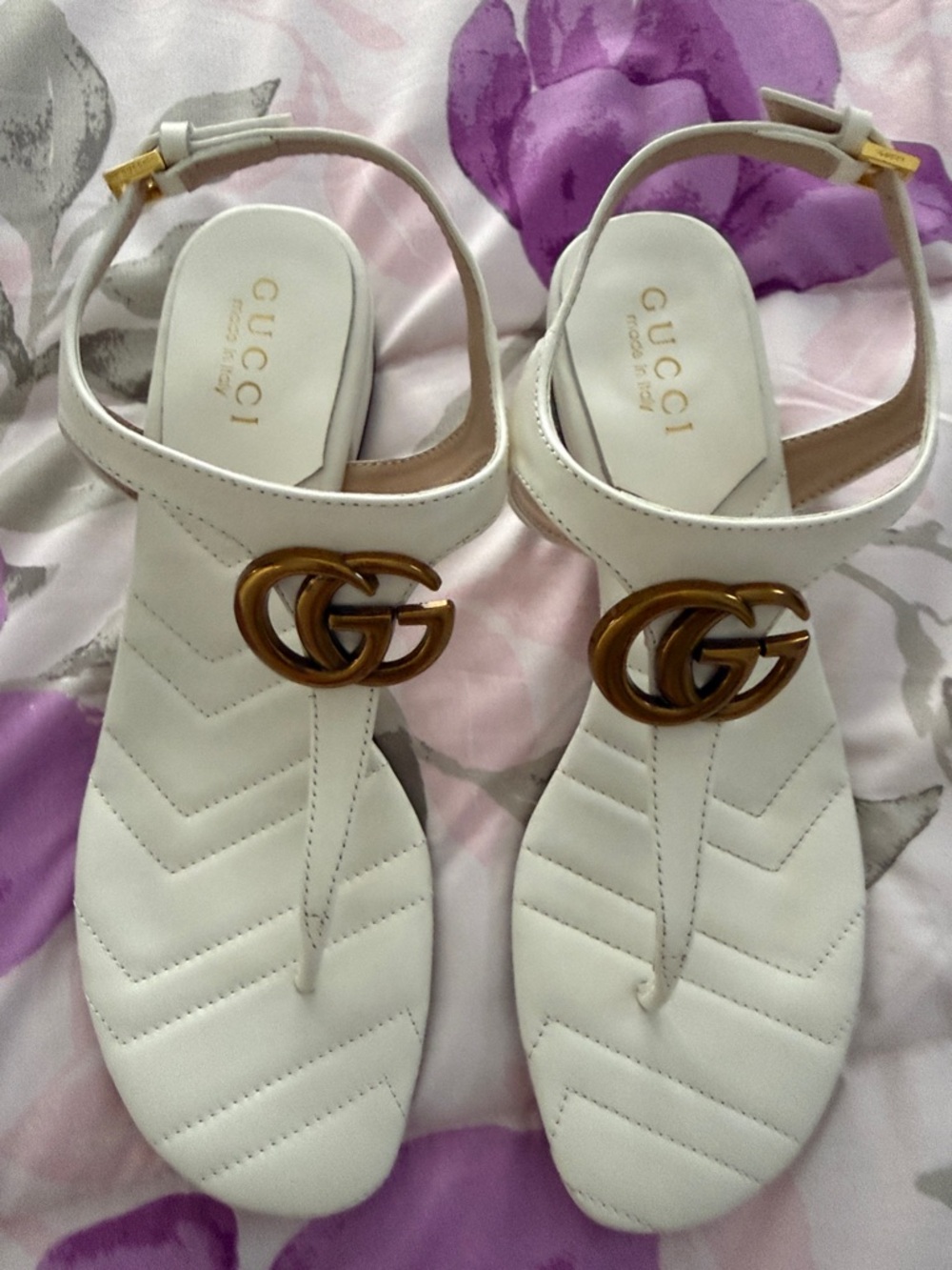 Gucci White Quilted Leather GG Thong Sandals with Gold Logo